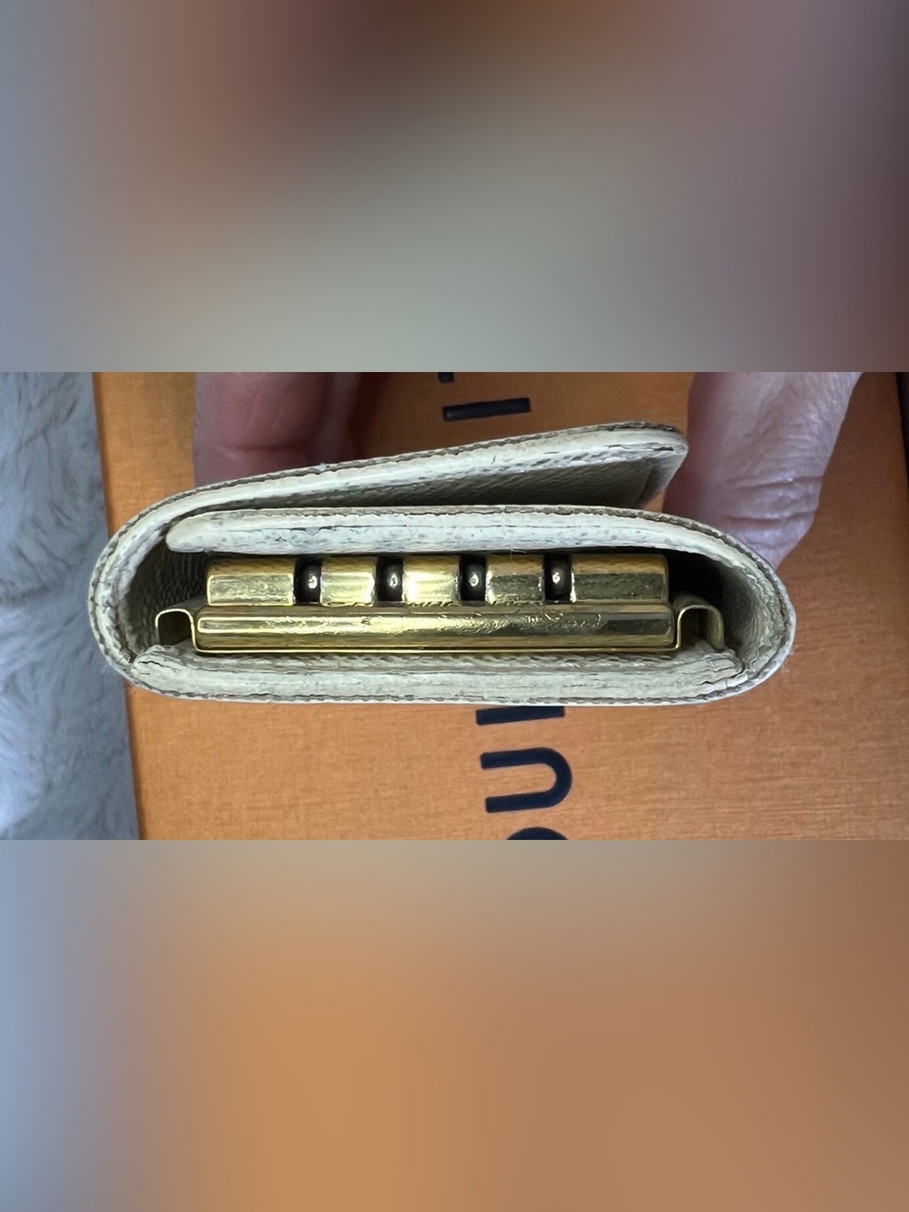 Louis Vuitton Damier Azur Key Holder - Picture 5 of 7